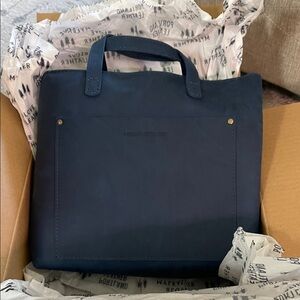 Portland Leather Zippered Medium Crossbody bag - Deep Water